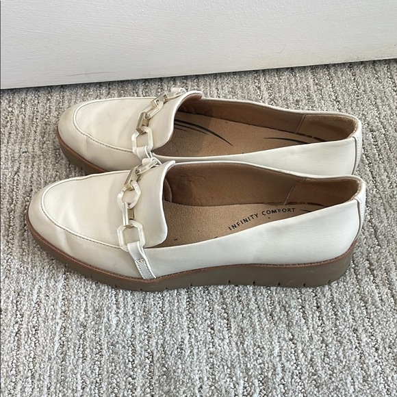 Life Stride Women's White Loafers - Picture 1 of 2